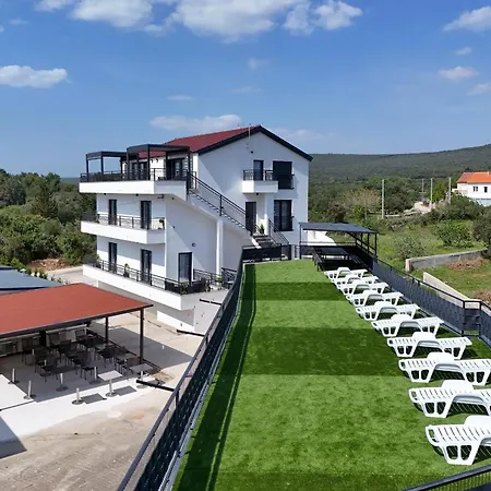 Golden Horizon Residence-peaceful Oasis With Pool Near The Sea Turanj