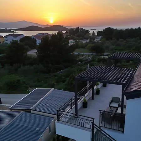شقة Golden Horizon Residence-peaceful Oasis With Pool Near The Sea توراني