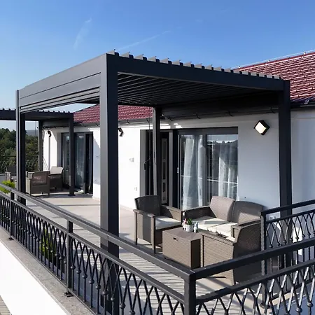 Golden Horizon Residence-peaceful Oasis With Pool Near The Sea Apartamento *