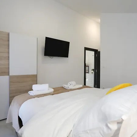 Apartamento Golden Horizon Residence-peaceful Oasis With Pool Near The Sea