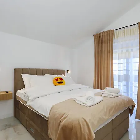 شقة Golden Horizon Residence-peaceful Oasis With Pool Near The Sea توراني
