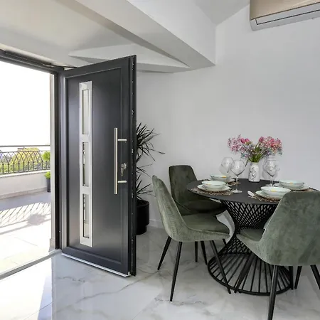 Golden Horizon Residence-peaceful Oasis With Pool Near The Sea * Turanj