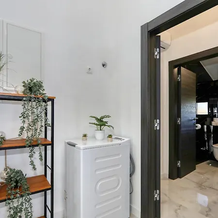 شقة Golden Horizon Residence-peaceful Oasis With Pool Near The Sea *