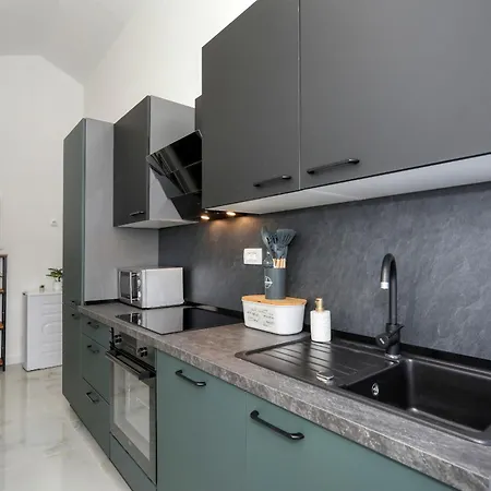 Golden Horizon Residence-peaceful Oasis With Pool Near The Sea Turanj