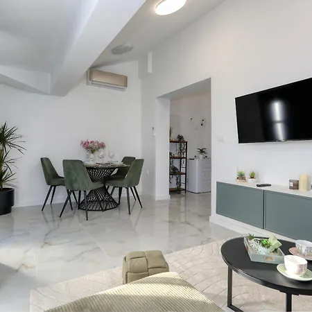 Apartamento Golden Horizon Residence-peaceful Oasis With Pool Near The Sea