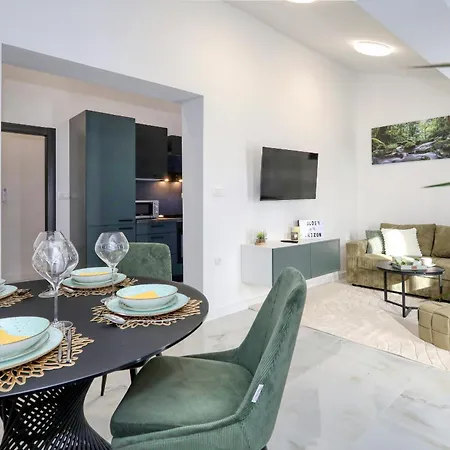 شقة Golden Horizon Residence-peaceful Oasis With Pool Near The Sea توراني