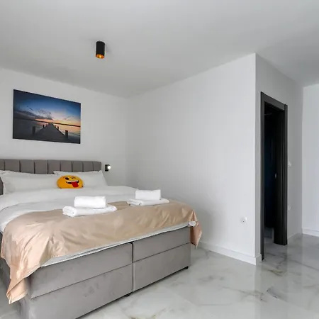 شقة Golden Horizon Residence-peaceful Oasis With Pool Near The Sea توراني