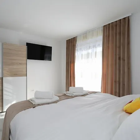 Golden Horizon Residence-peaceful Oasis With Pool Near The Sea Turanj