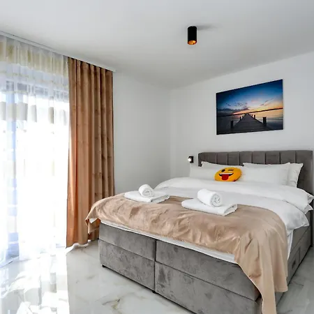 شقة Golden Horizon Residence-peaceful Oasis With Pool Near The Sea *