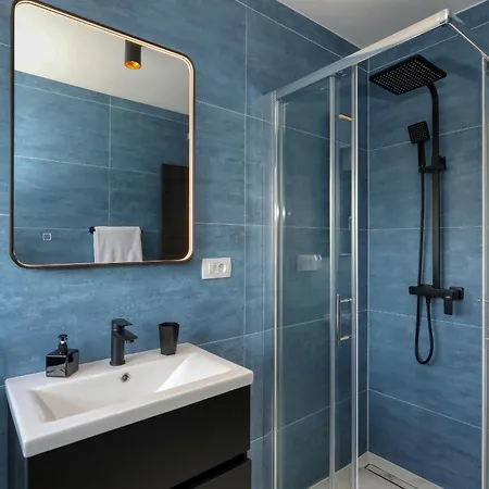 Golden Horizon Residence-peaceful Oasis With Pool Near The Sea Turanj