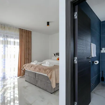 Golden Horizon Residence-peaceful Oasis With Pool Near The Sea Apartamento Turanj
