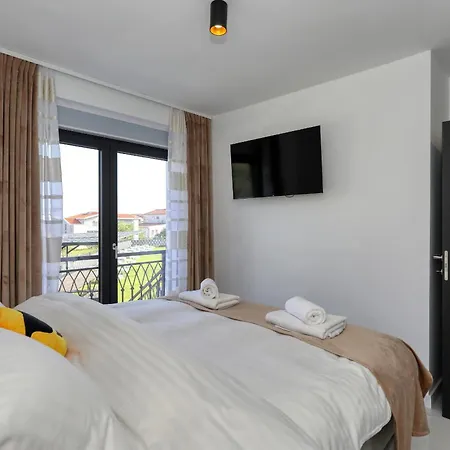 Golden Horizon Residence-peaceful Oasis With Pool Near The Sea شقة