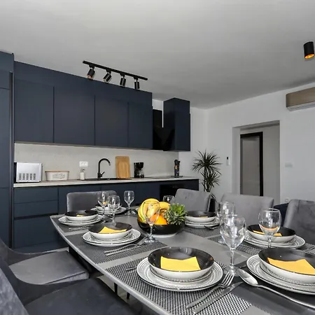 Golden Horizon Residence-peaceful Oasis With Pool Near The Sea *