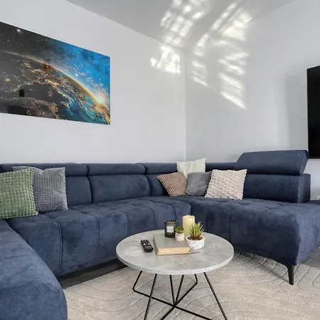 شقة Golden Horizon Residence-peaceful Oasis With Pool Near The Sea *
