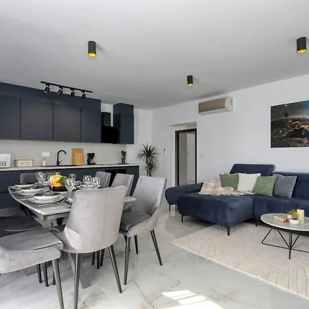 Golden Horizon Residence-peaceful Oasis With Pool Near The Sea شقة توراني