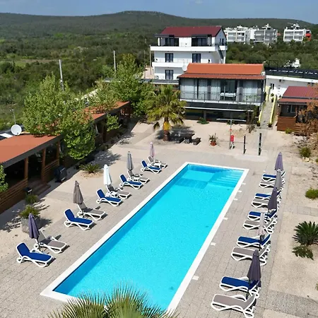شقة Golden Horizon Residence-peaceful Oasis With Pool Near The Sea *