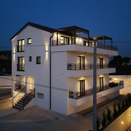 شقة Golden Horizon Residence-peaceful Oasis With Pool Near The Sea *