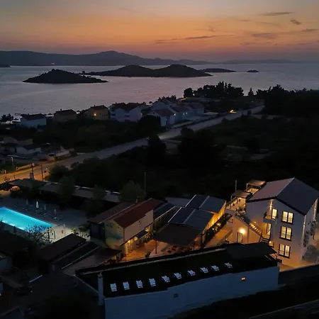 Golden Horizon Residence-peaceful Oasis With Pool Near The Sea توراني