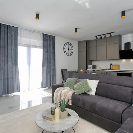 شقة Golden Horizon Residence-peaceful Oasis With Pool Near The Sea توراني