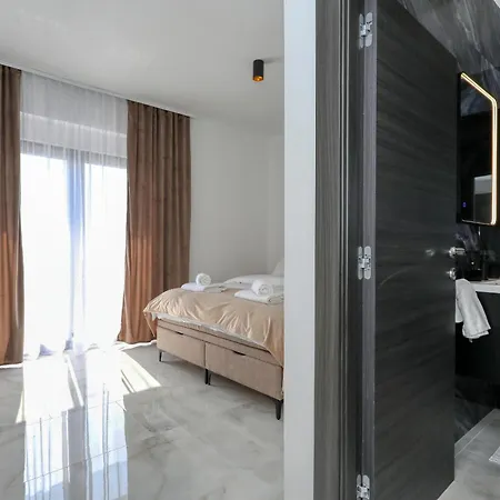 شقة Golden Horizon Residence-peaceful Oasis With Pool Near The Sea توراني